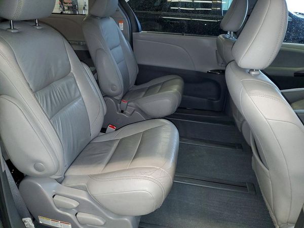 2019 TOYOTA SIENNA — PSRS