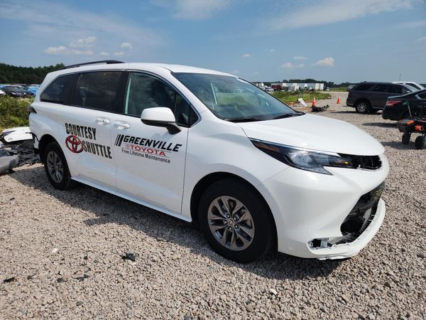2026 TOYOTA SIENNA LE — Passenger 3/4