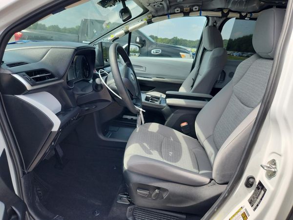2026 TOYOTA SIENNA LE — DENT