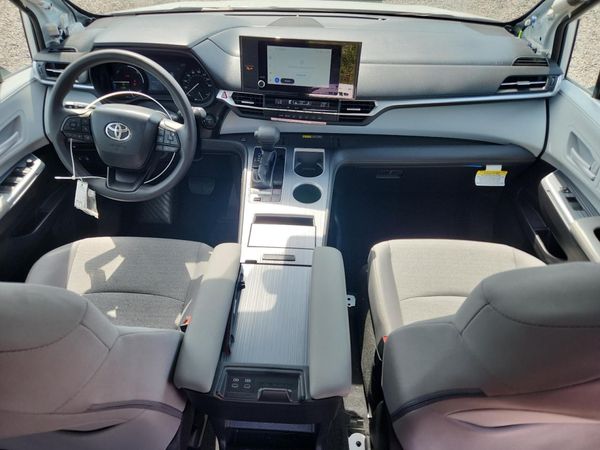 2026 TOYOTA SIENNA LE — CKPT