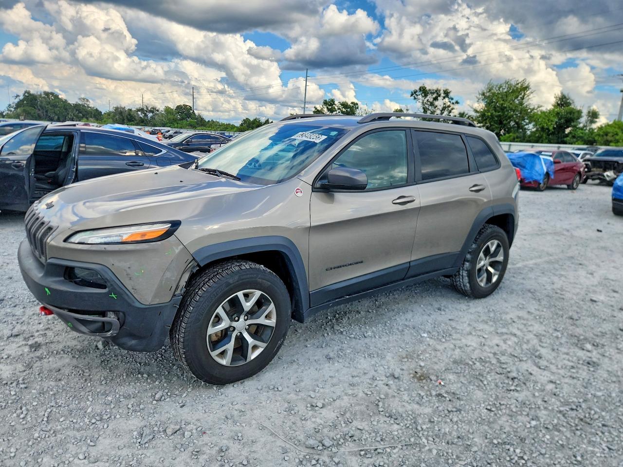 2016 JEEP CHEROKEE Trailhawk — Front 3/4