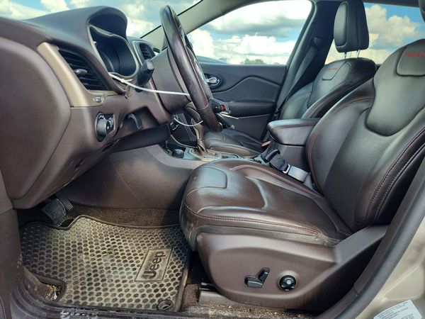 2016 JEEP CHEROKEE Trailhawk — DENT
