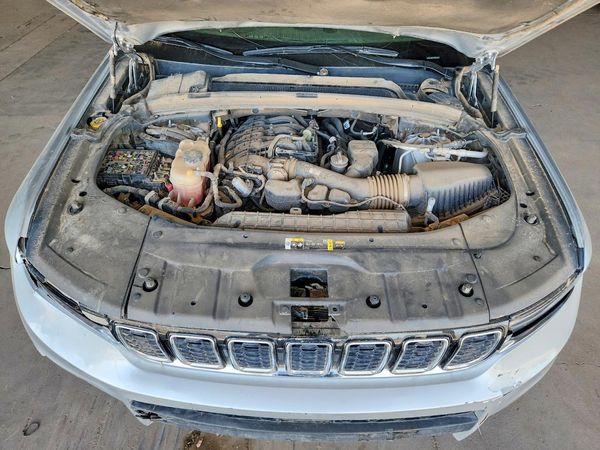 2023 JEEP CHEROKEE Limited — Engine bay