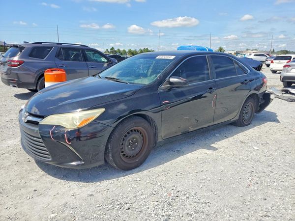 2015 TOYOTA CAMRY — DSFA — Front 3/4