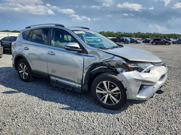2017 TOYOTA RAV4 XLE — Passenger 3/4