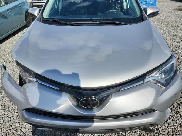 2017 TOYOTA RAV4 XLE — Engine bay