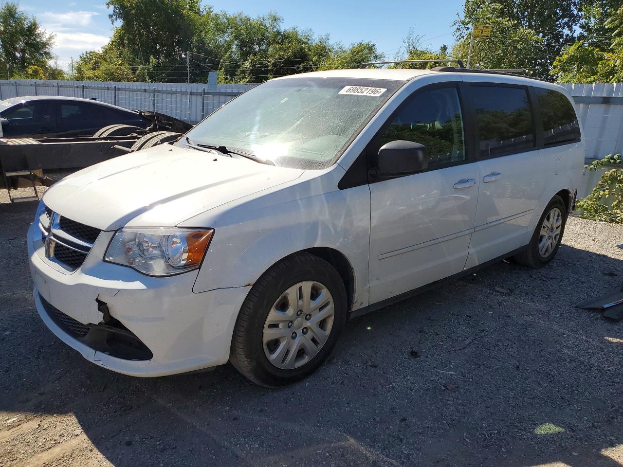 2017 DODGE GRAND CARAVAN SE, SXT, Express — Front 3/4