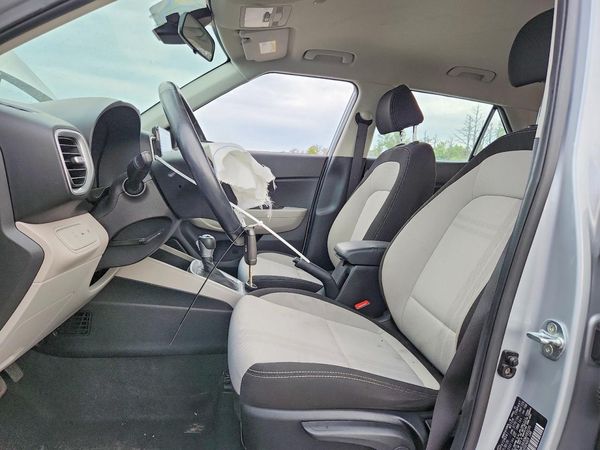 2021 HYUNDAI VENUE SEL & Denim — DENT