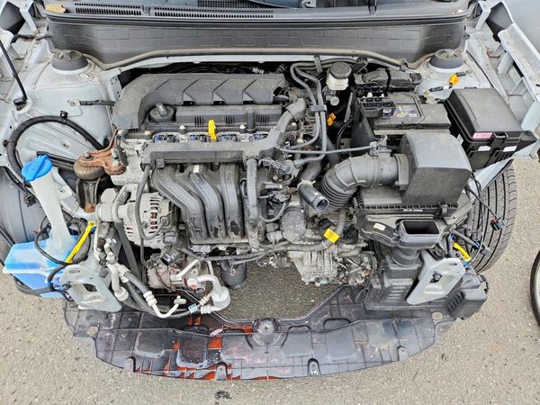 2021 HYUNDAI VENUE SEL & Denim — Engine bay
