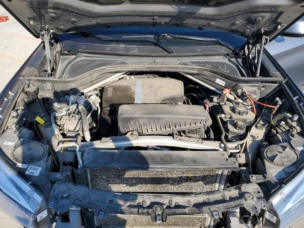 2016 BMW X5 — Engine bay