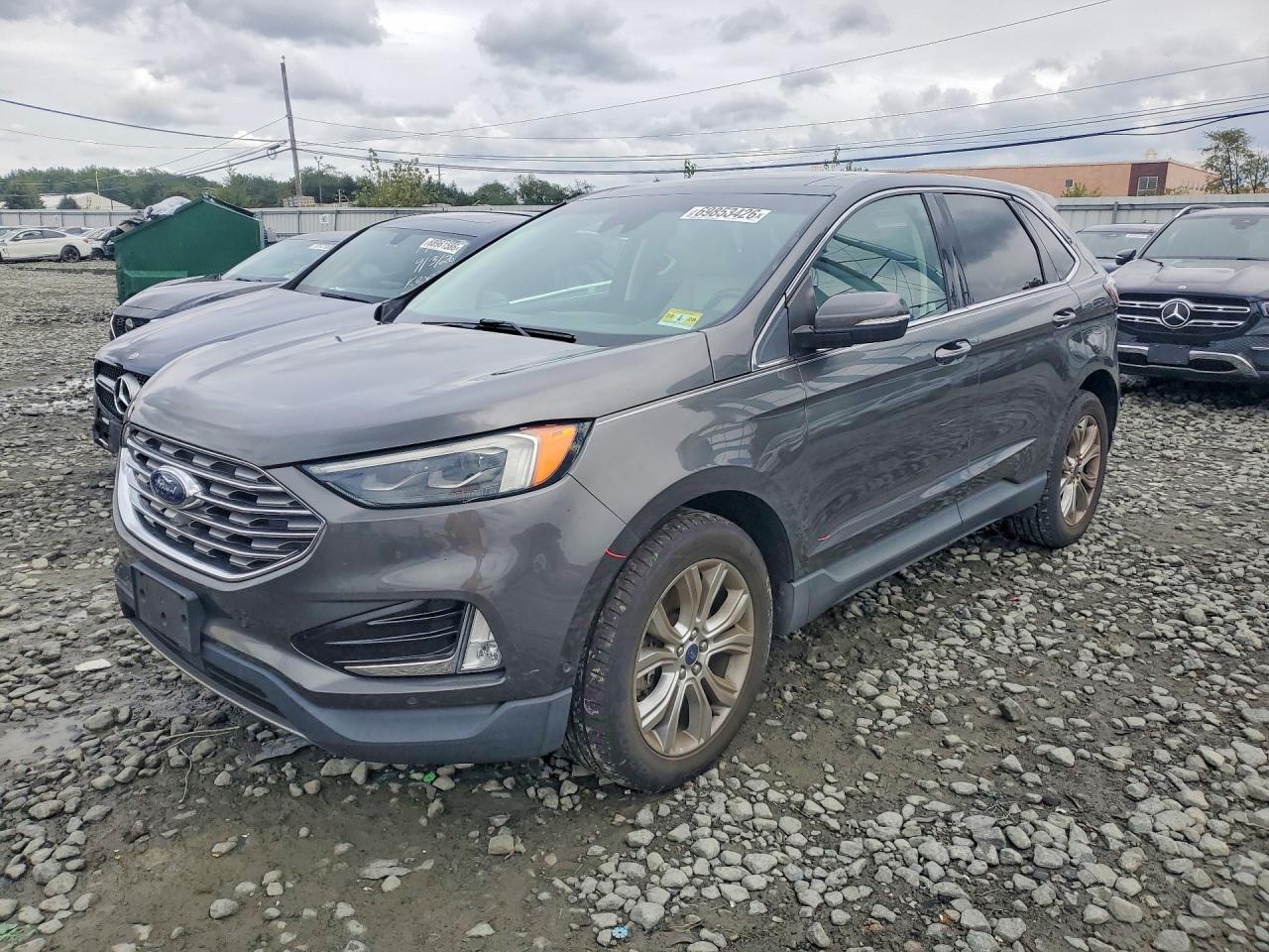 2019 FORD EDGE Titanium — Front 3/4