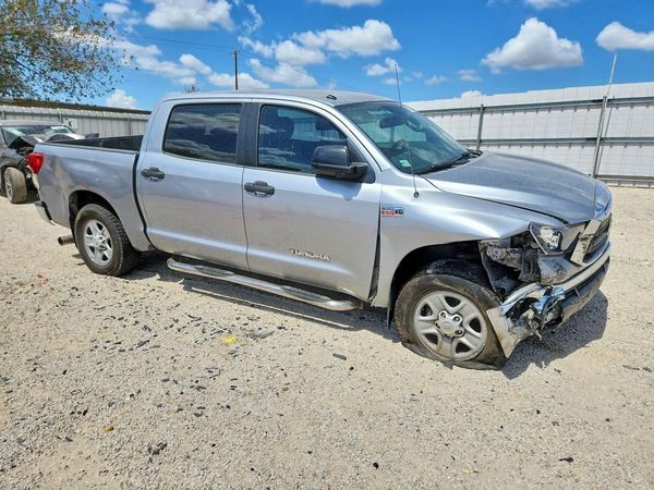 2013 TOYOTA TUNDRA SR5 — Passenger 3/4