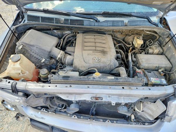 2013 TOYOTA TUNDRA SR5 — Engine bay