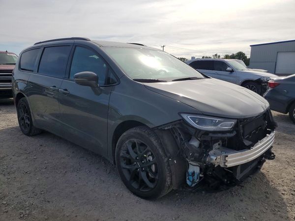 2021 CHRYSLER PACIFICA Touring L — Passenger 3/4
