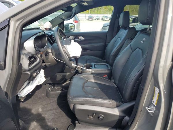 2021 CHRYSLER PACIFICA Touring L — DENT