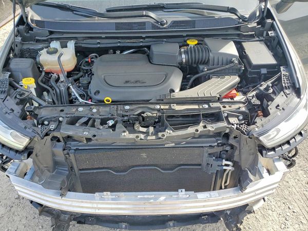 2021 CHRYSLER PACIFICA Touring L — Engine bay