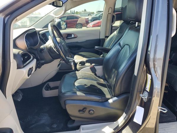 2019 CHRYSLER PACIFICA — DENT