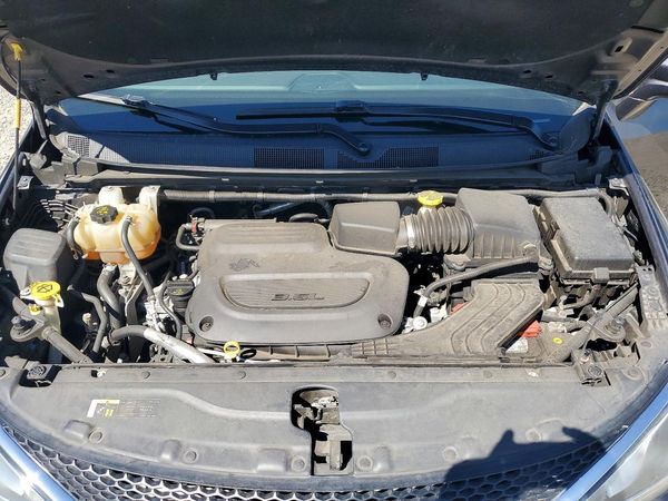 2019 CHRYSLER PACIFICA — Engine bay