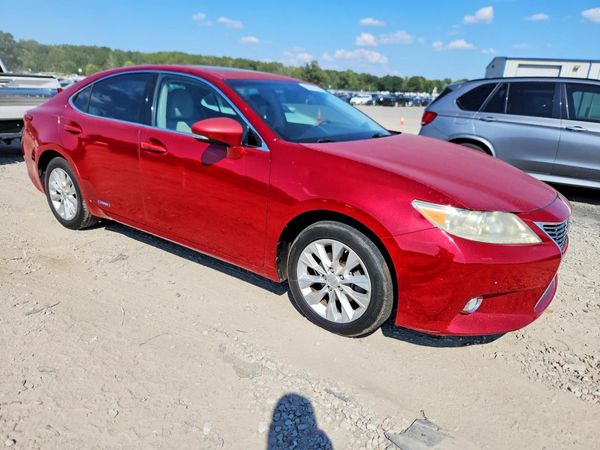 2013 LEXUS ES 300h — Passenger 3/4