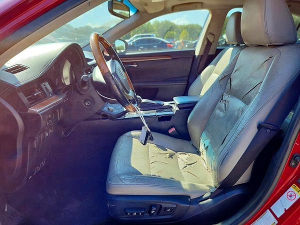 2013 LEXUS ES 300h — DENT