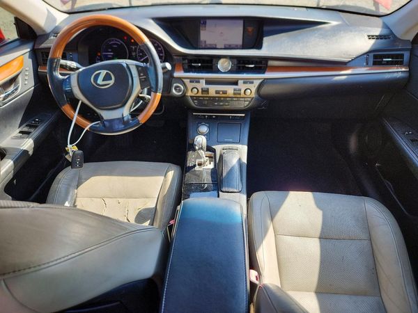 2013 LEXUS ES 300h — CKPT