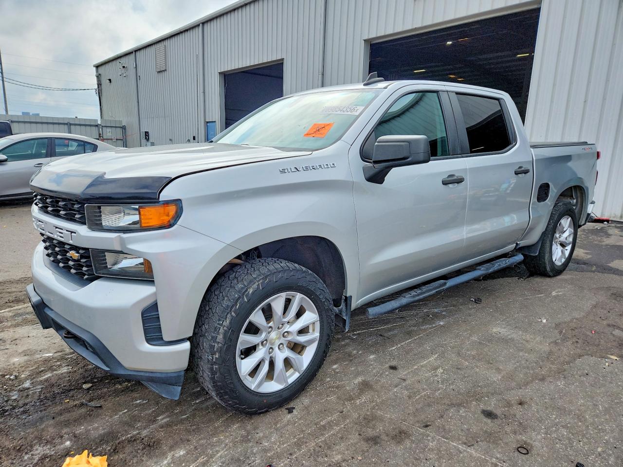 2020 CHEVROLET SILVERADO Custom — Front 3/4