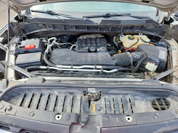 2020 CHEVROLET SILVERADO Custom — Engine bay