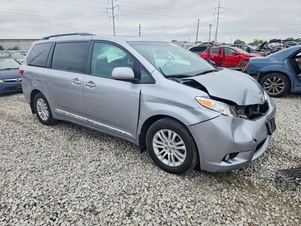 2016 TOYOTA SIENNA — Passenger 3/4