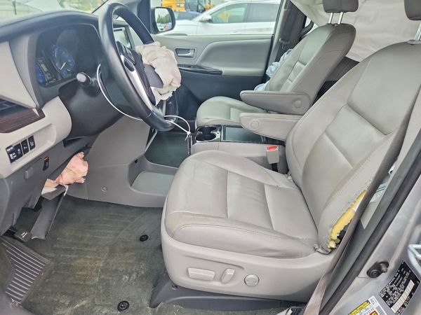 2016 TOYOTA SIENNA — DENT