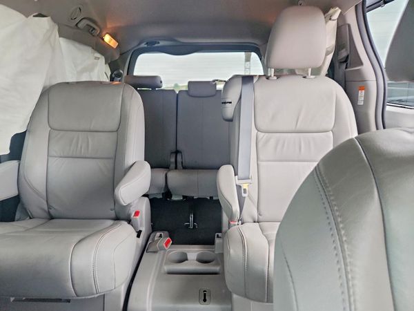 2016 TOYOTA SIENNA — SUVN