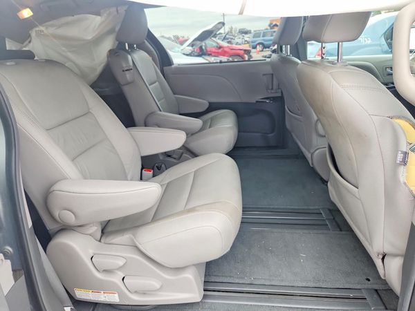 2016 TOYOTA SIENNA — PSRS