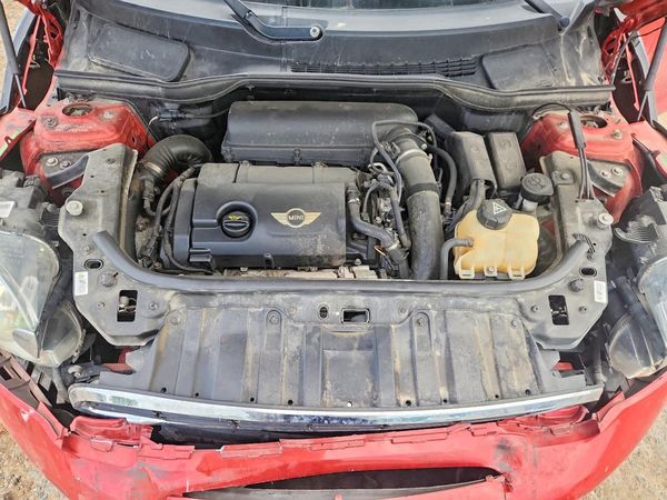 2013 MINI COOPER — Engine bay