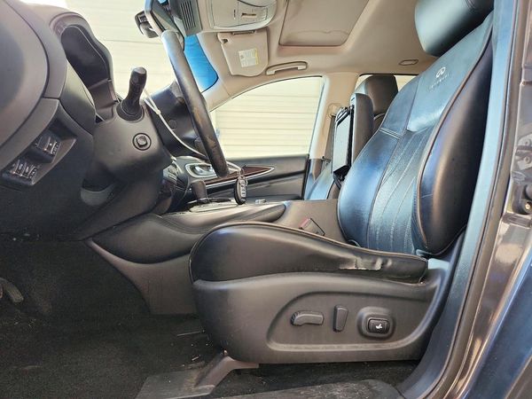 2013 INFINITI JX35 — DENT