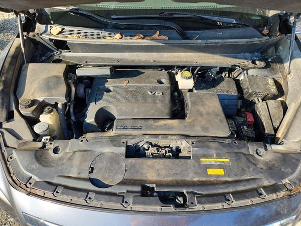 2013 INFINITI JX35 — Engine bay