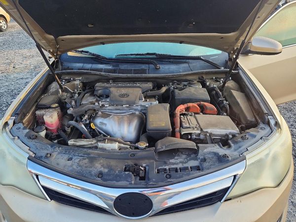 2012 TOYOTA CAMRY SOLA Hybrid — Engine bay
