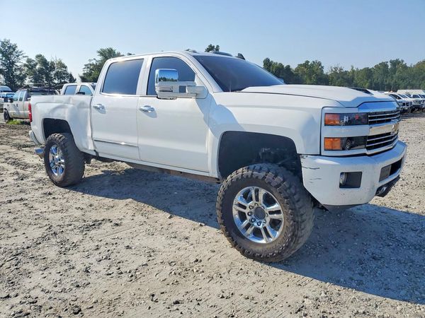 2019 CHEVROLET SILVERADO LTZ — Passenger 3/4