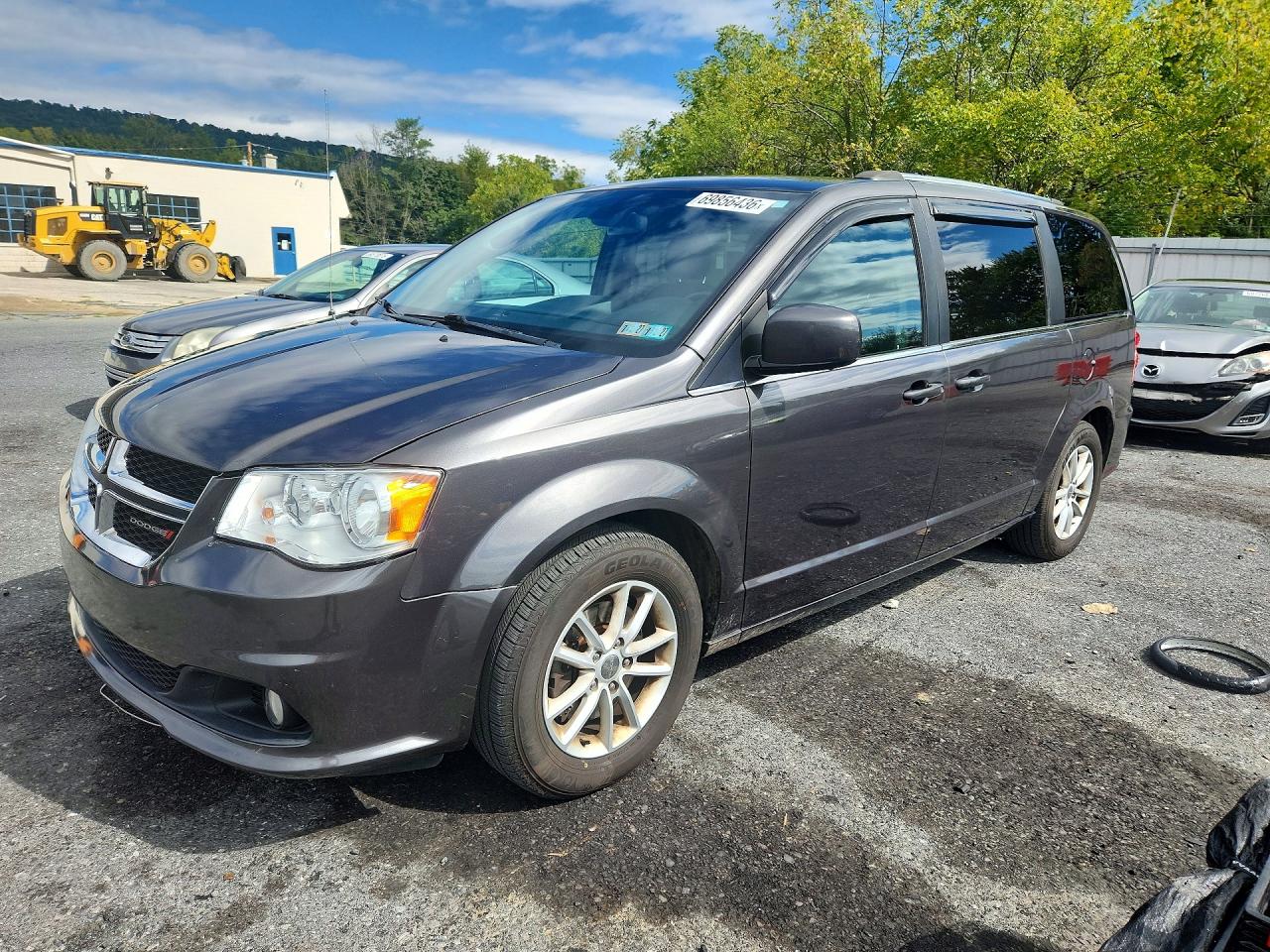 2019 DODGE GRAND CARAVAN SXT — Front 3/4