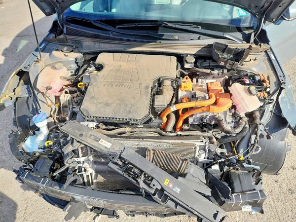 2023 HYUNDAI ELANTRA Limited — Engine bay