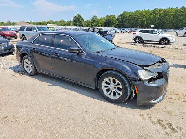 2015 CHRYSLER 300 Limited — Passenger 3/4