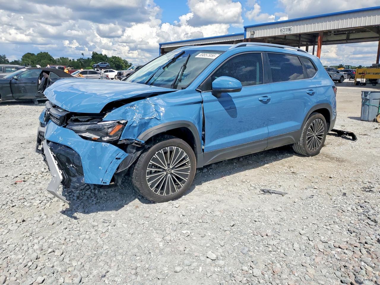 2025 VOLKSWAGEN TAOS SE — Front 3/4