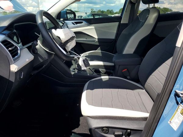 2025 VOLKSWAGEN TAOS SE — DENT