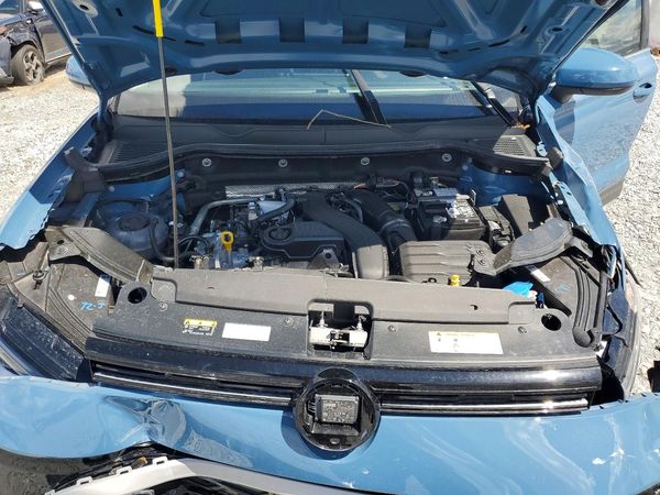 2025 VOLKSWAGEN TAOS SE — Engine bay