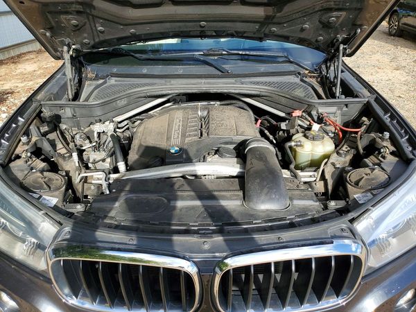 2016 BMW X5 xDrive35i — Engine bay