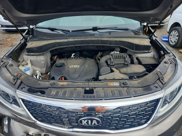 2014 KIA SORENTO Base/ LX — Engine bay
