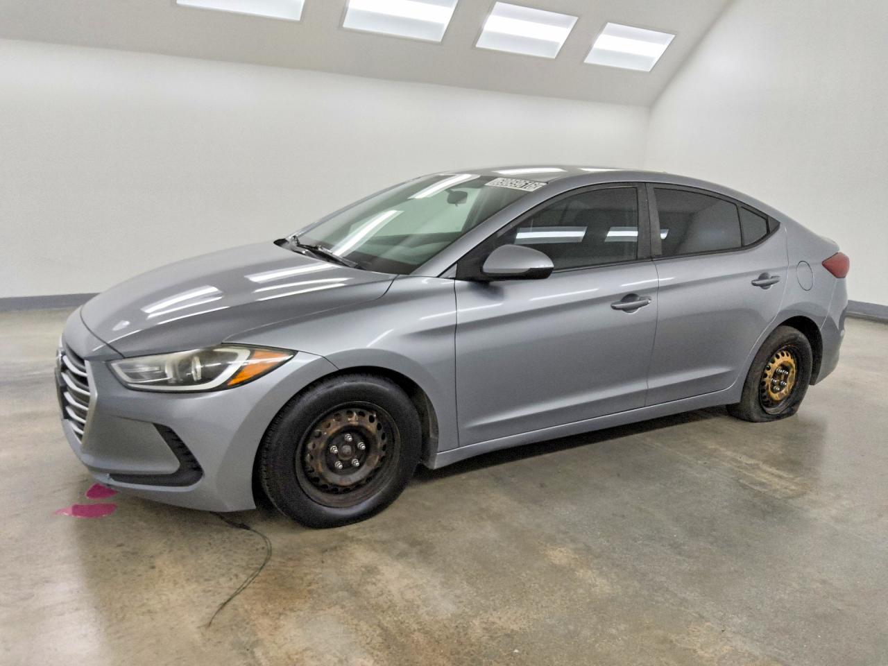 2017 HYUNDAI ELANTRA SE Base — Front 3/4