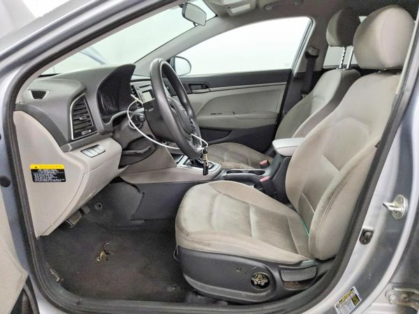 2017 HYUNDAI ELANTRA SE Base — DENT
