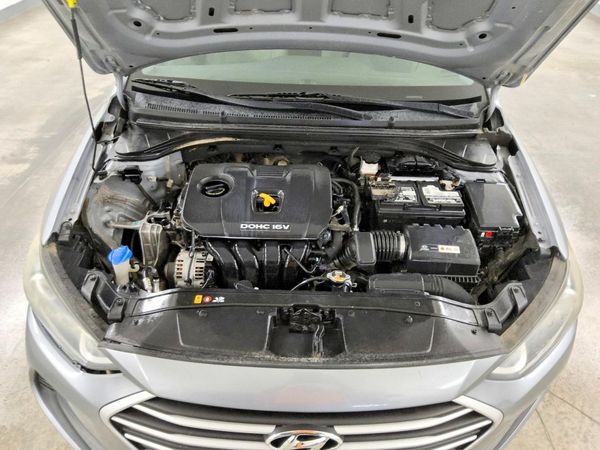 2017 HYUNDAI ELANTRA SE Base — Engine bay