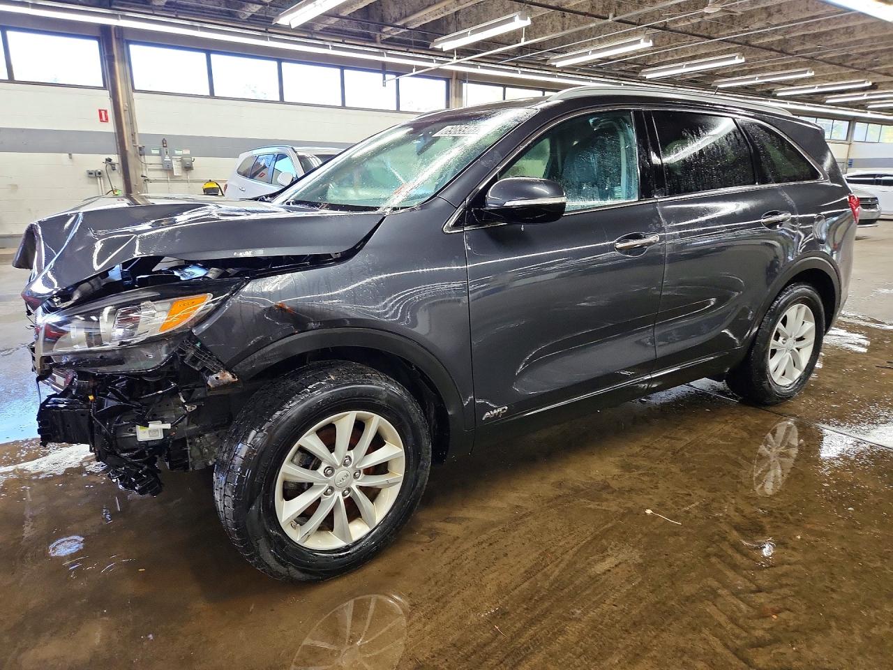 2017 KIA SORENTO L, LX — Front 3/4