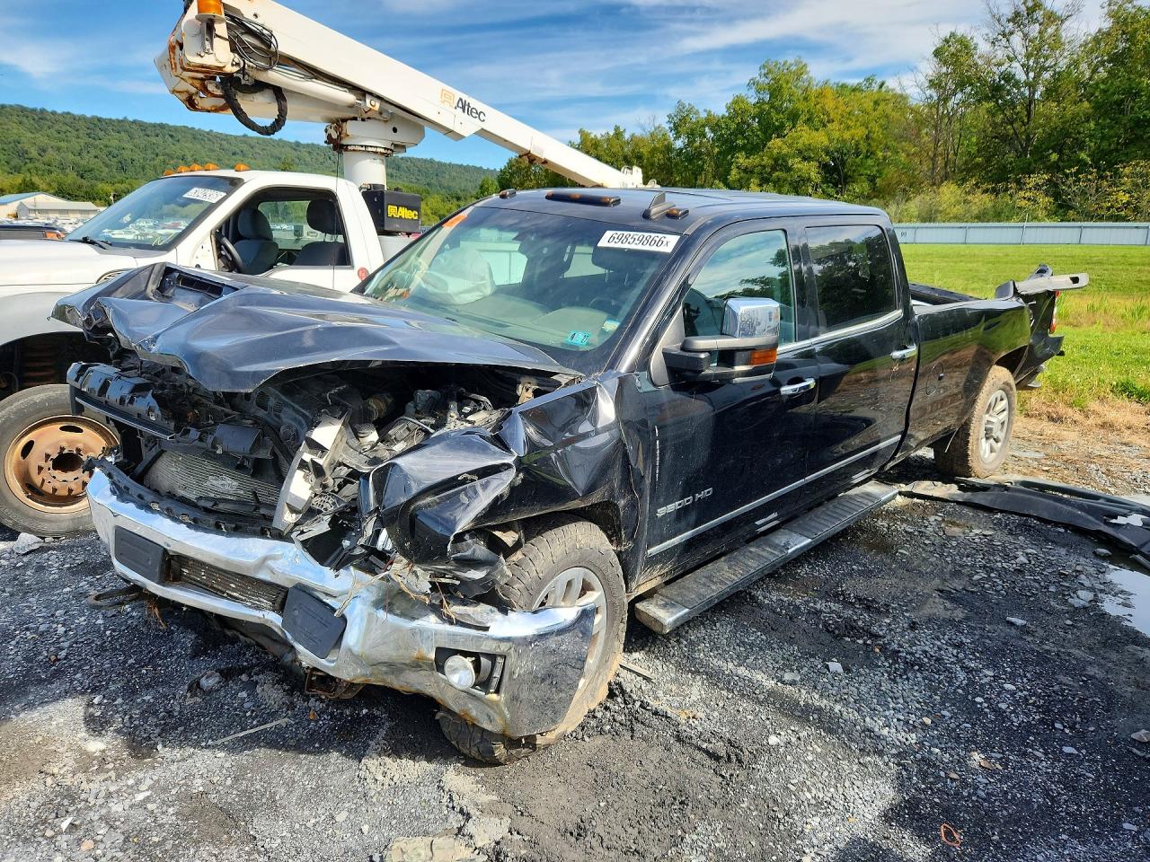 2019 CHEVROLET SILVERADO LTZ — Front 3/4