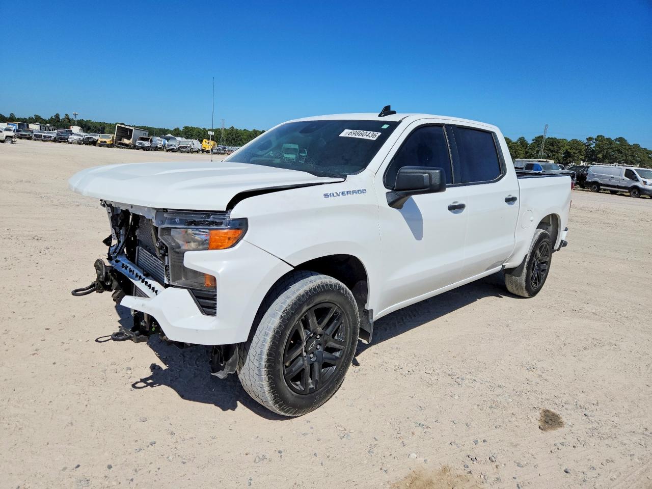 2026 CHEVROLET SILVERADO Custom — Front 3/4